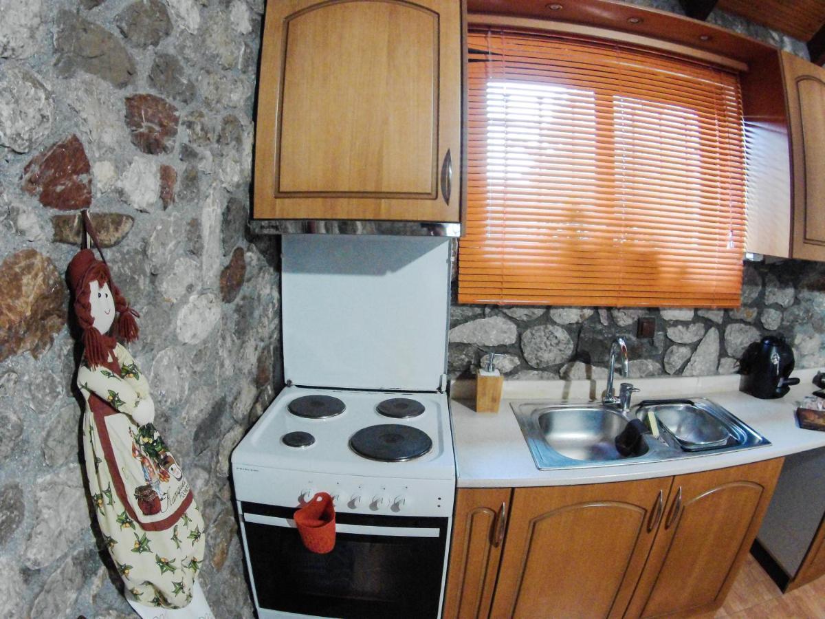 Patras Stonehouse With Large Yard - Πέτρινο Σπίτι Με Αυλή Villa Paralía Buitenkant foto