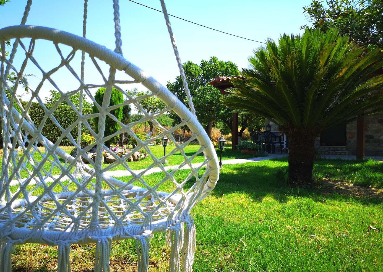 Patras Stonehouse With Large Yard - Πέτρινο Σπίτι Με Αυλή Villa Paralía Buitenkant foto