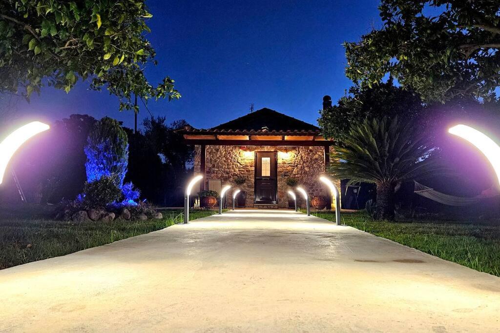 Patras Stonehouse With Large Yard - Πέτρινο Σπίτι Με Αυλή Villa Paralía Buitenkant foto