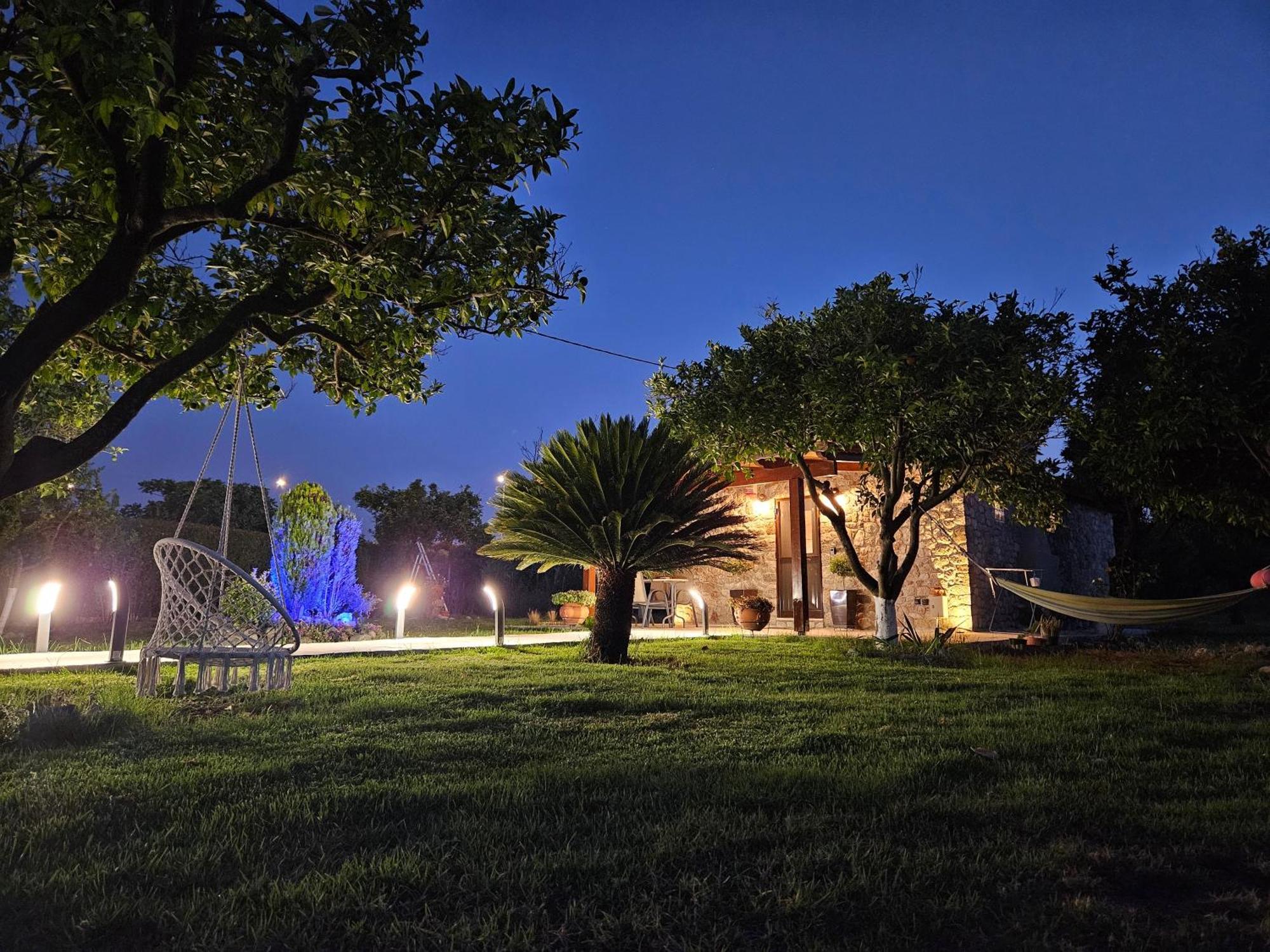 Patras Stonehouse With Large Yard - Πέτρινο Σπίτι Με Αυλή Villa Paralía Buitenkant foto